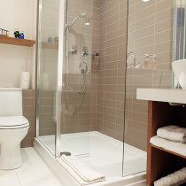 06-Standard-ensuite--shower
