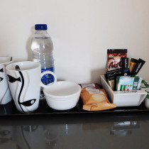 07-Refreshments-at-Shorehouse-b&b